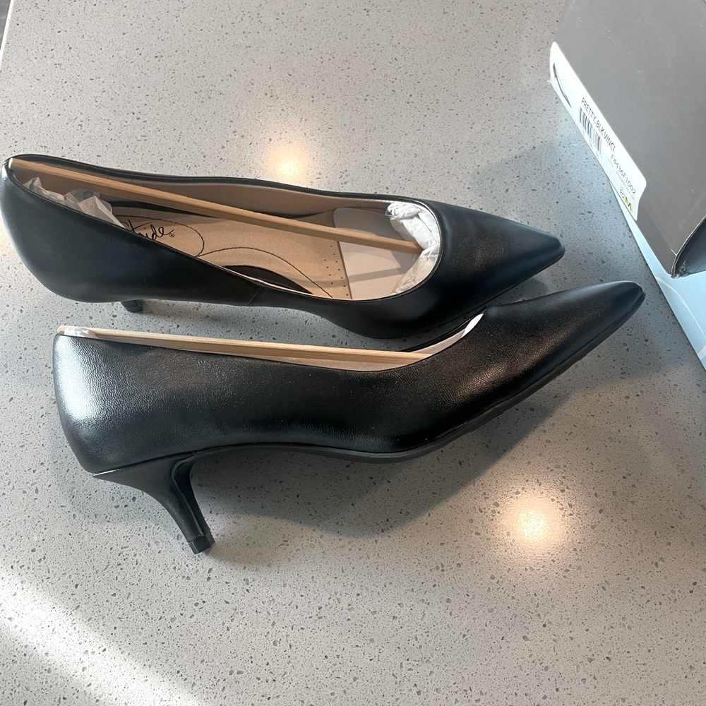 New w Box LifeStride Women’s Heels Size 8 Black Vinci 2 1/2” Kitten Heel Pointed